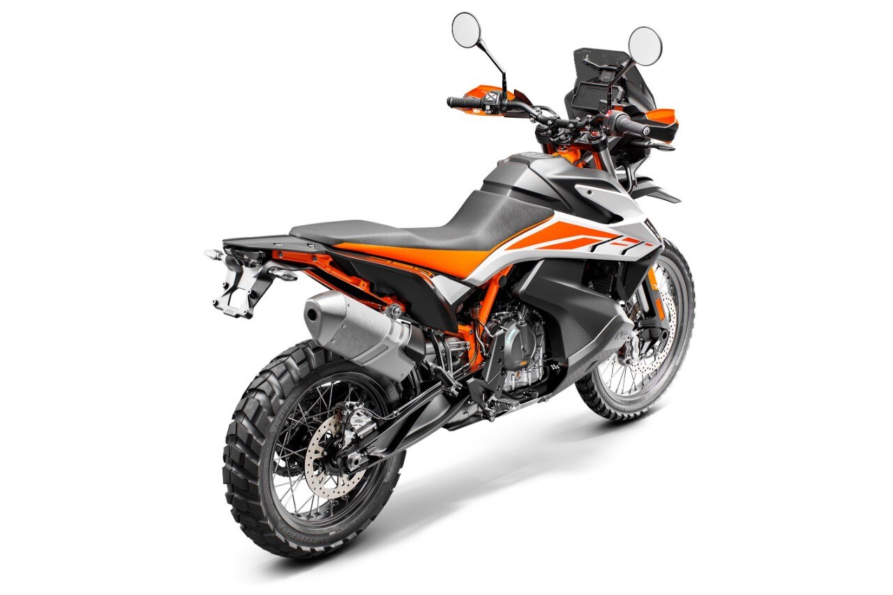 KTM 790 Adventure & 790 Adventure R dai concessionari